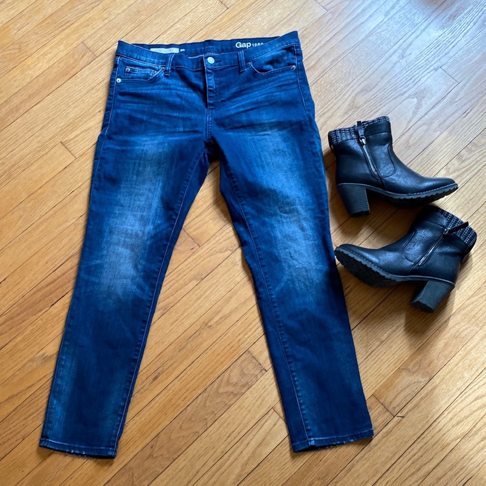 Barely Worn Gap 30r Girlfriend Jeans